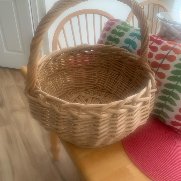 Decor basket. Sturdy and nice accent. - Picture 4 of 4